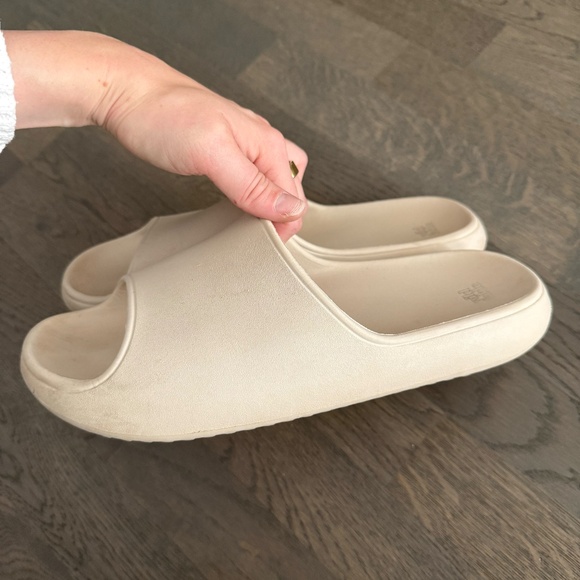 Beige Slides/Sandals (Unisex) size W9 M7 Yeezy-Inspired - Picture 3 of 6